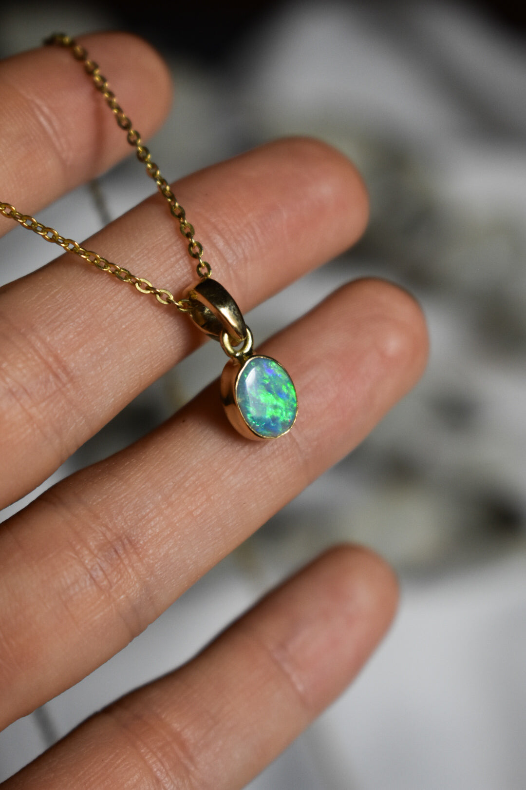 18k solid gold crystal opal pendant oval