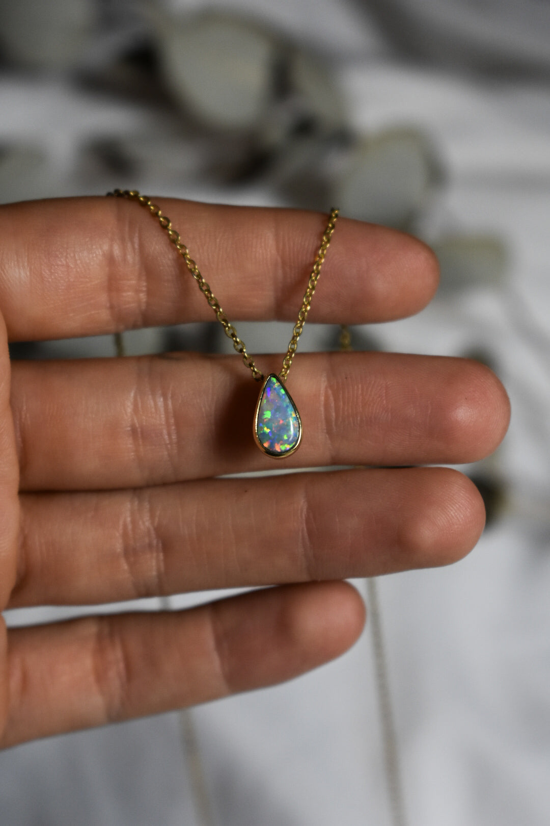 18k solid gold crystal opal pendant teardrop