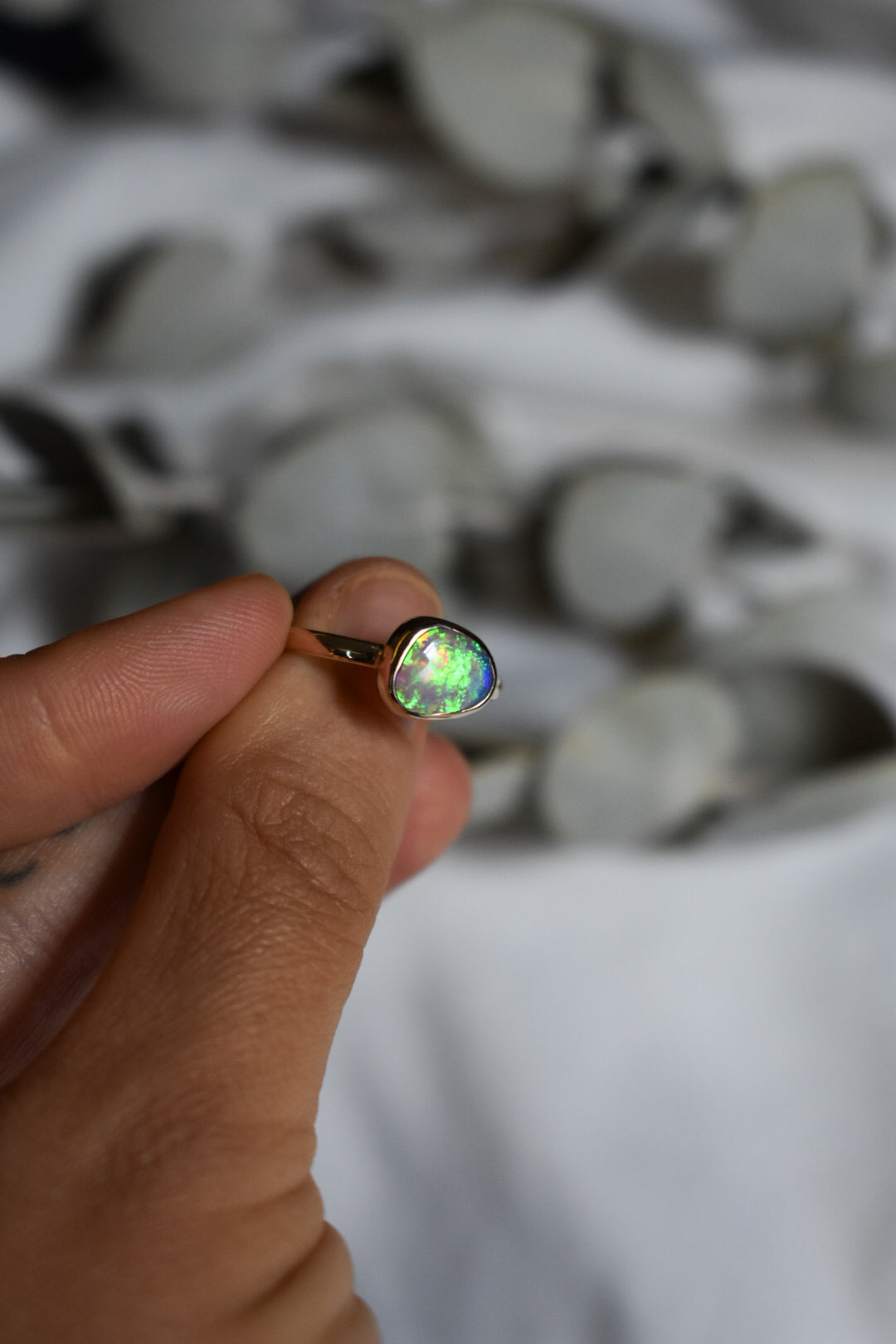9K solid gold crystal Opal ring - size 7