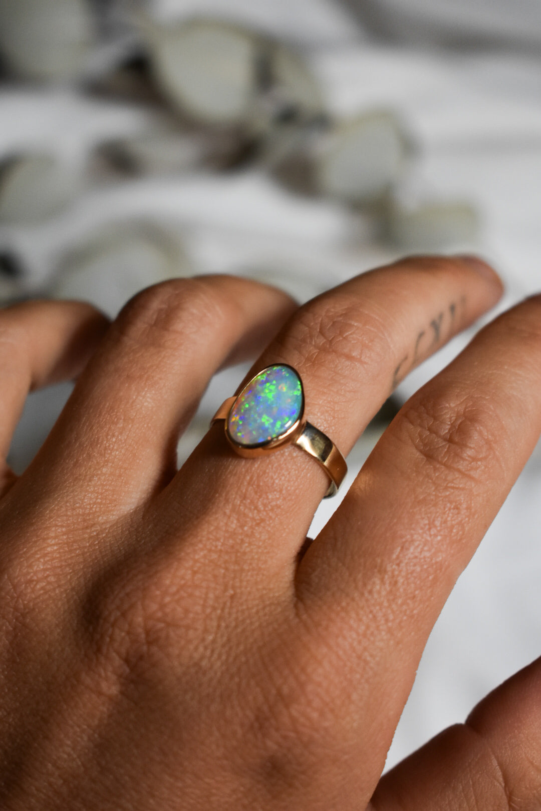 9K solid gold crystal Opal ring - size 8