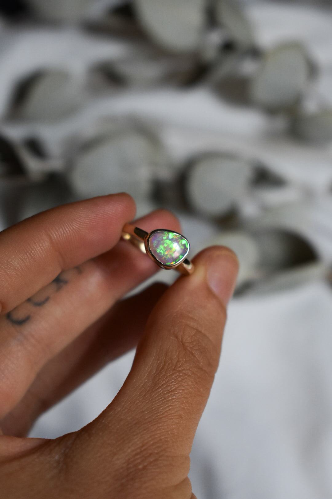 9K solid gold crystal Opal ring - size 7