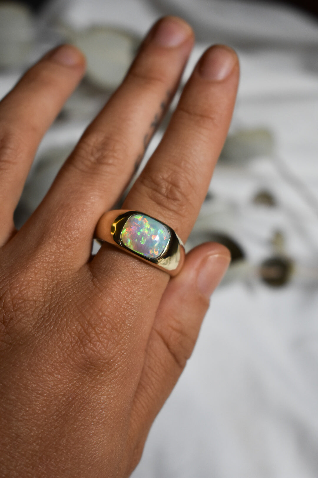 9K solid gold crystal Opal ring - size 11
