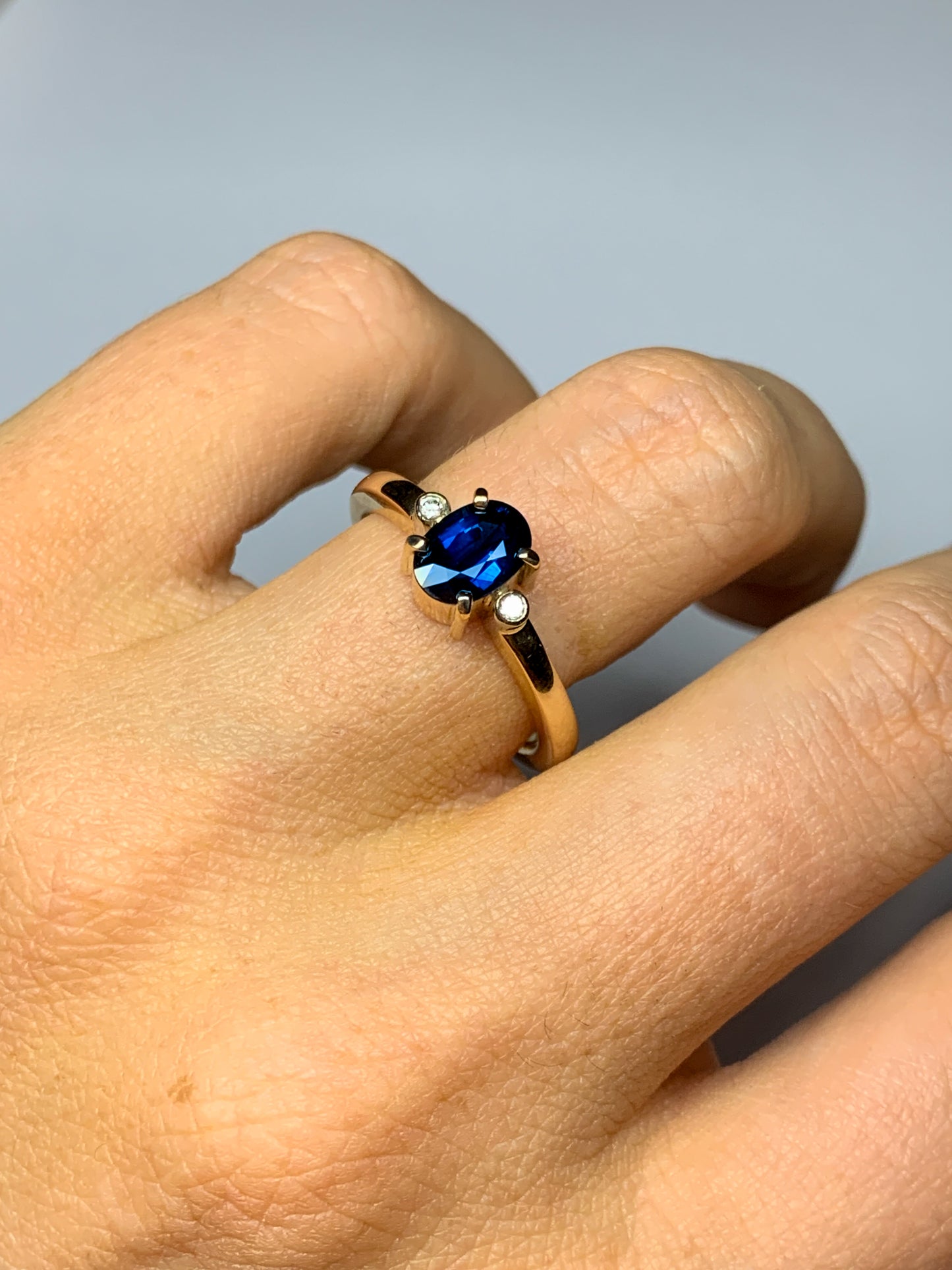 9k yellow gold Royal Blue Sapphire & Diamonds - size 8
