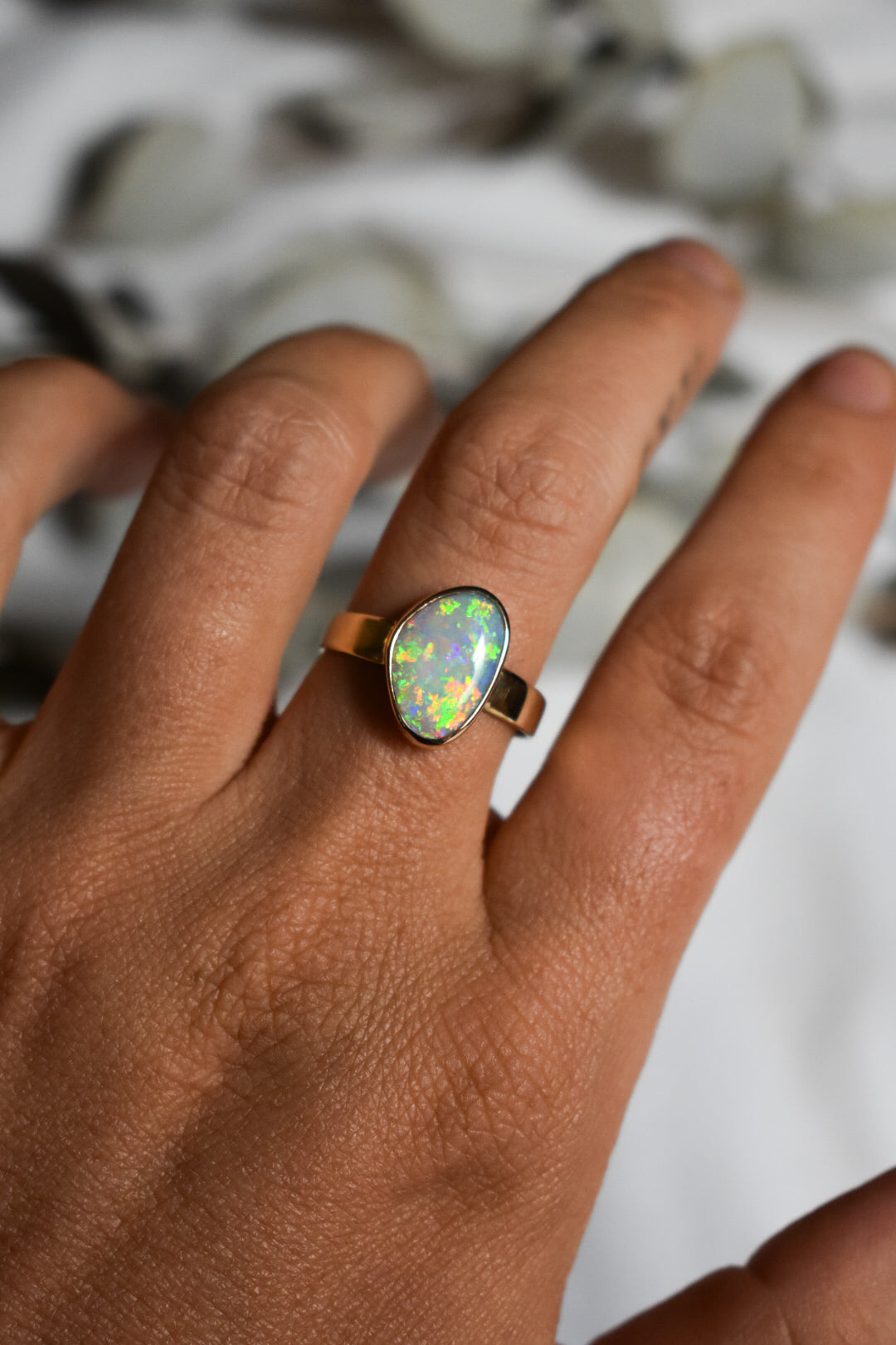 9K solid gold crystal Opal ring - size 8