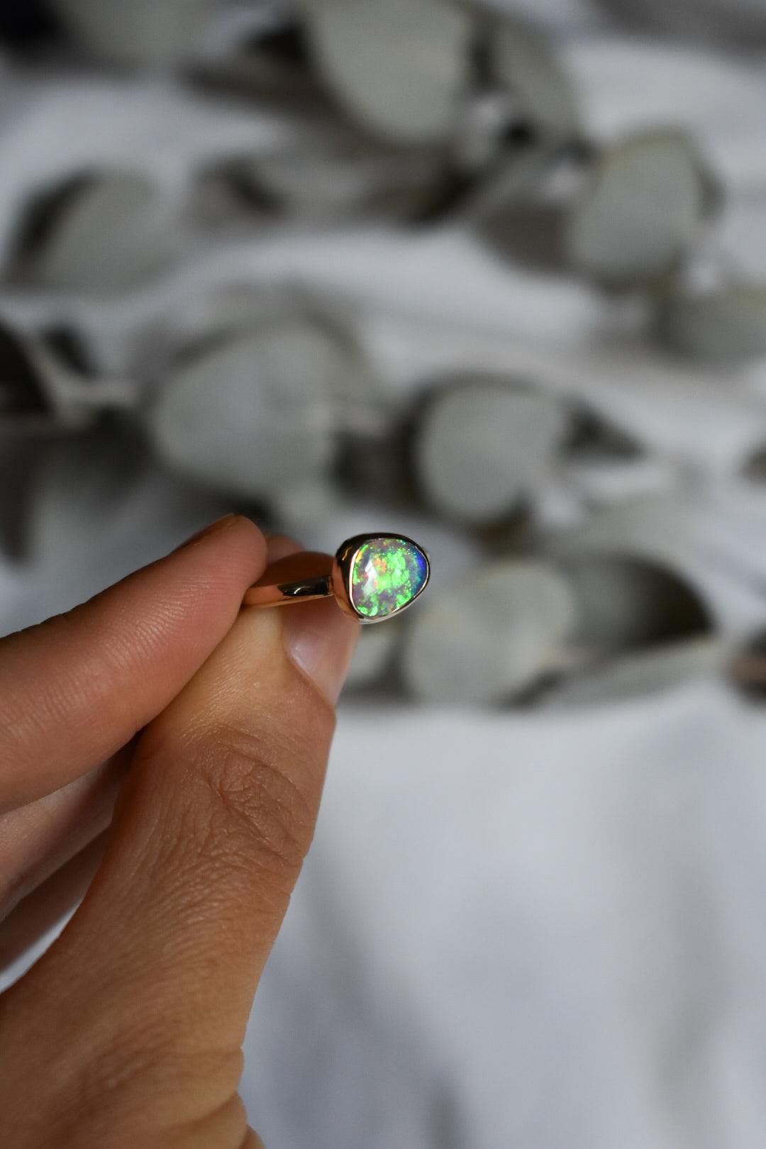 9K solid gold crystal Opal ring - size 7