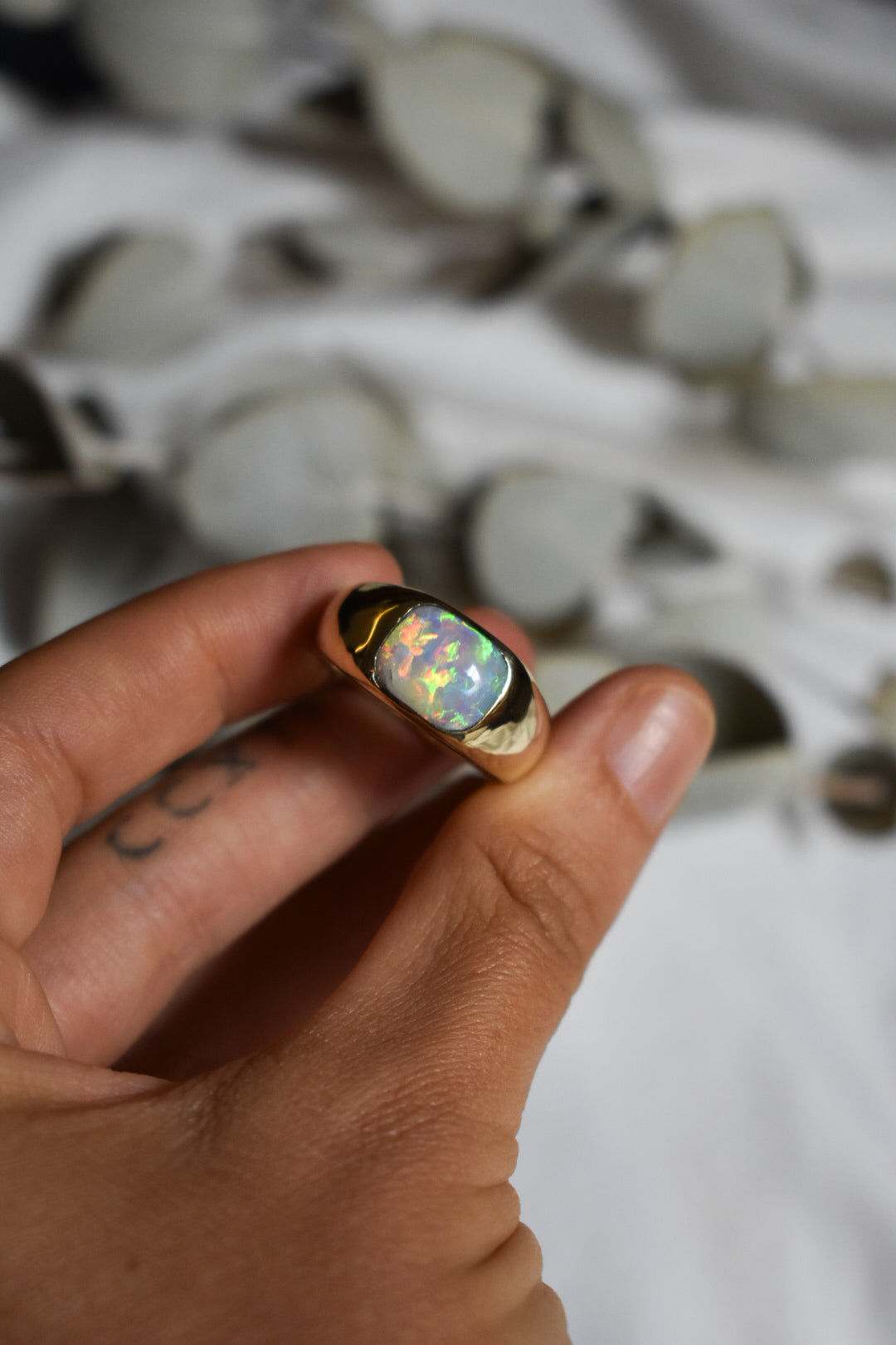 9K solid gold crystal Opal ring - size 11