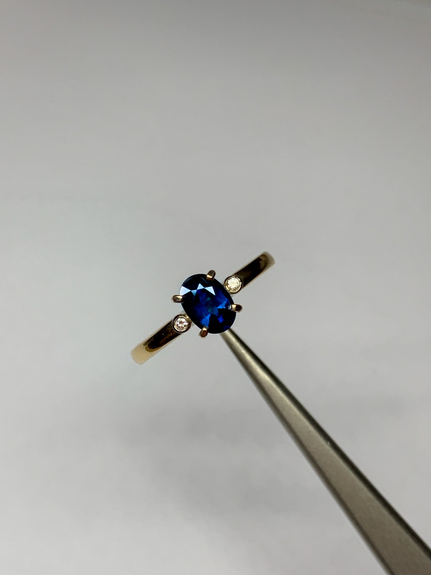 9k yellow gold Royal Blue Sapphire & Diamonds - size 8