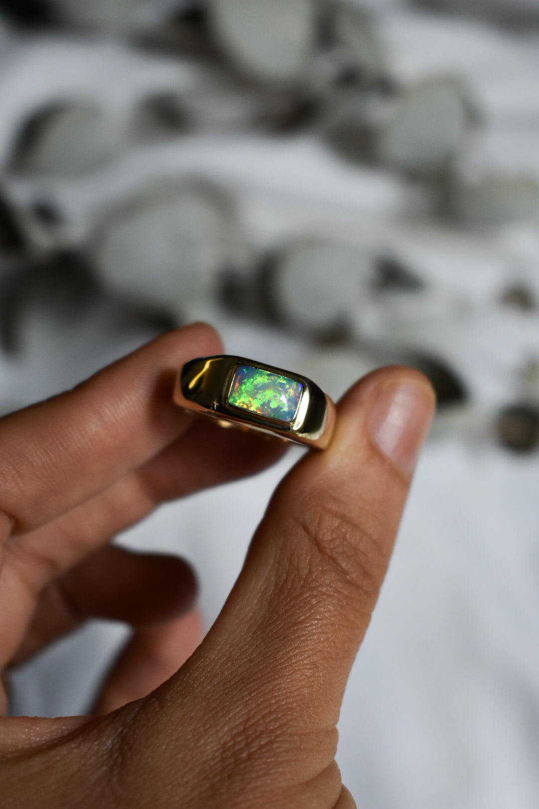 9K solid gold crystal Opal ring - size 10