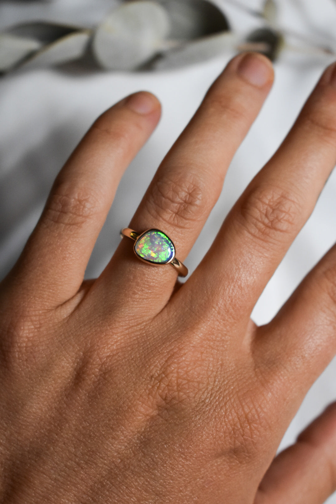 9K solid gold crystal Opal ring - size 7
