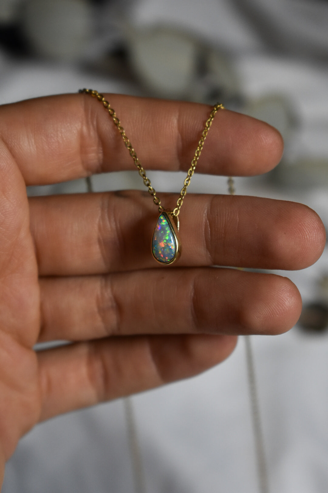 18k solid gold crystal opal pendant teardrop