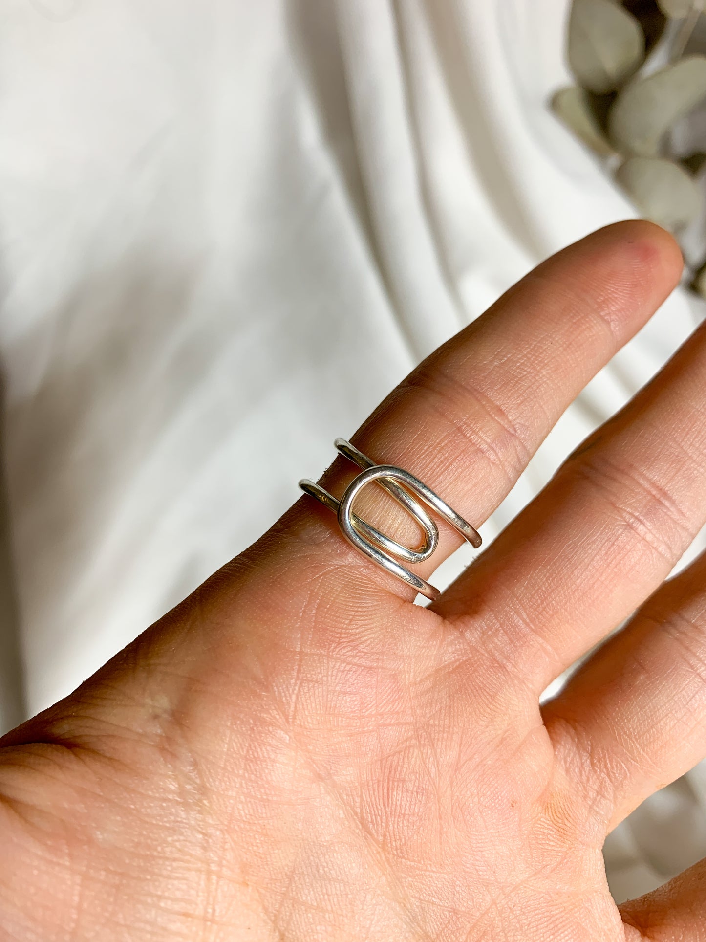 Adjustable double classic band ring
