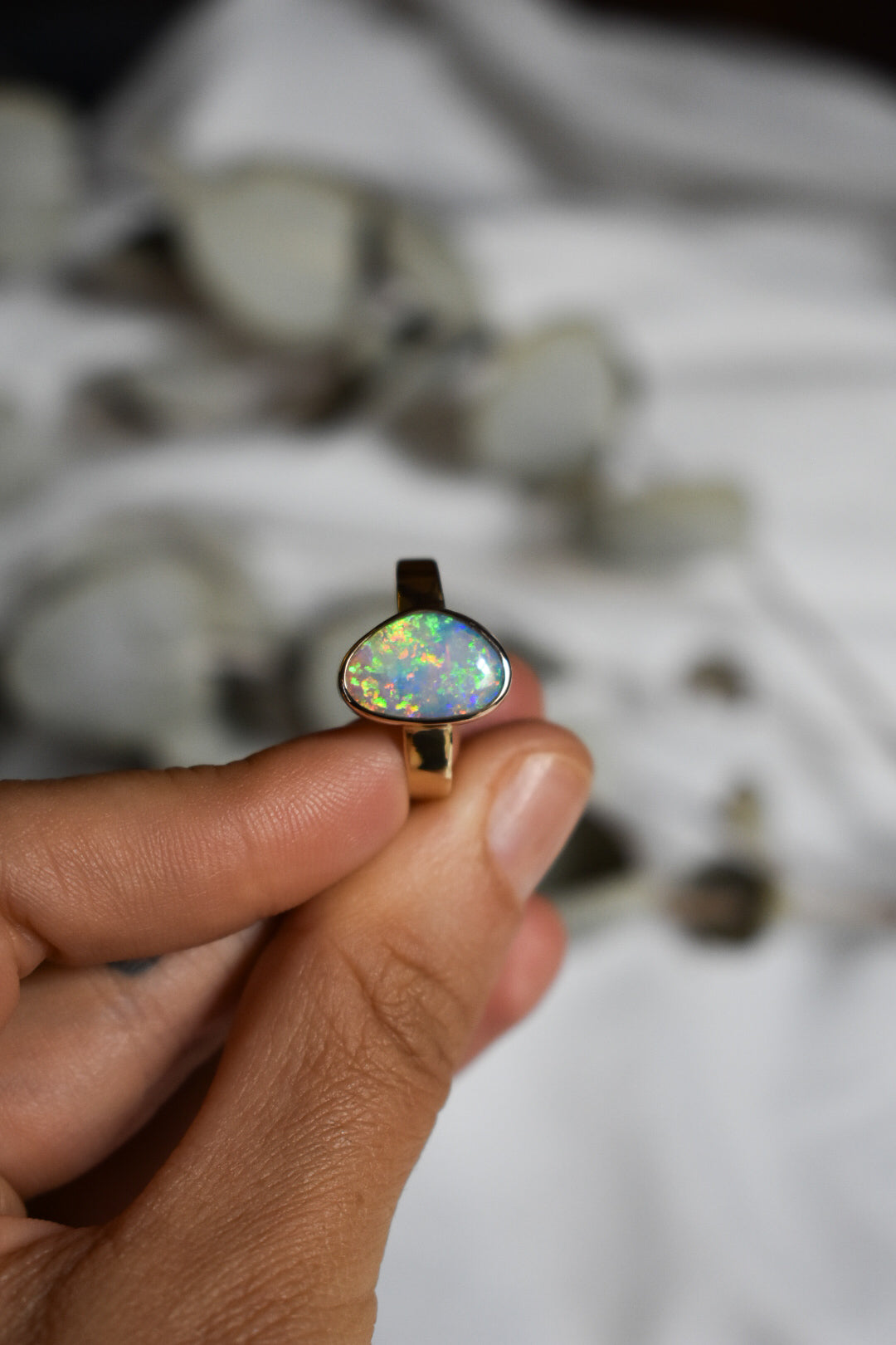 9K solid gold crystal Opal ring - size 8