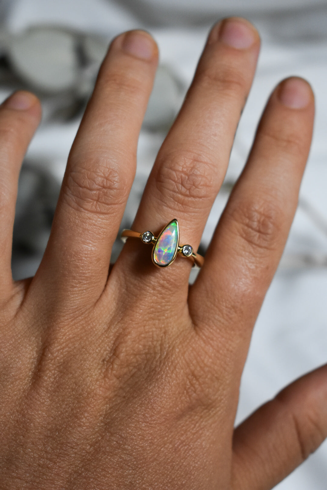 18K solid gold crystal Opal ring with diamonds - size 8