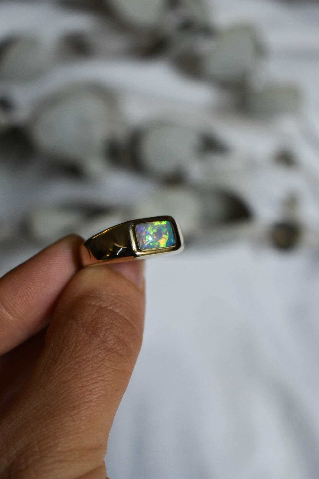 9K solid gold crystal Opal ring - size 10