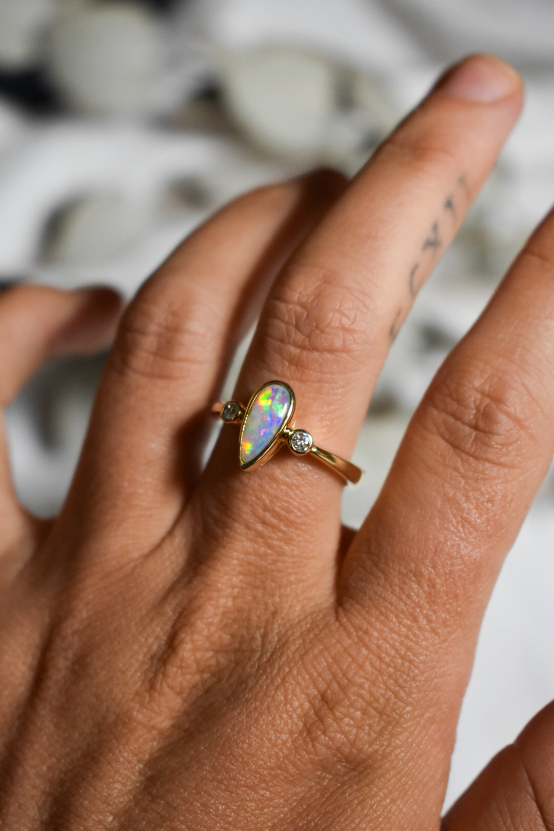 18K solid gold crystal Opal ring with diamonds - size 8