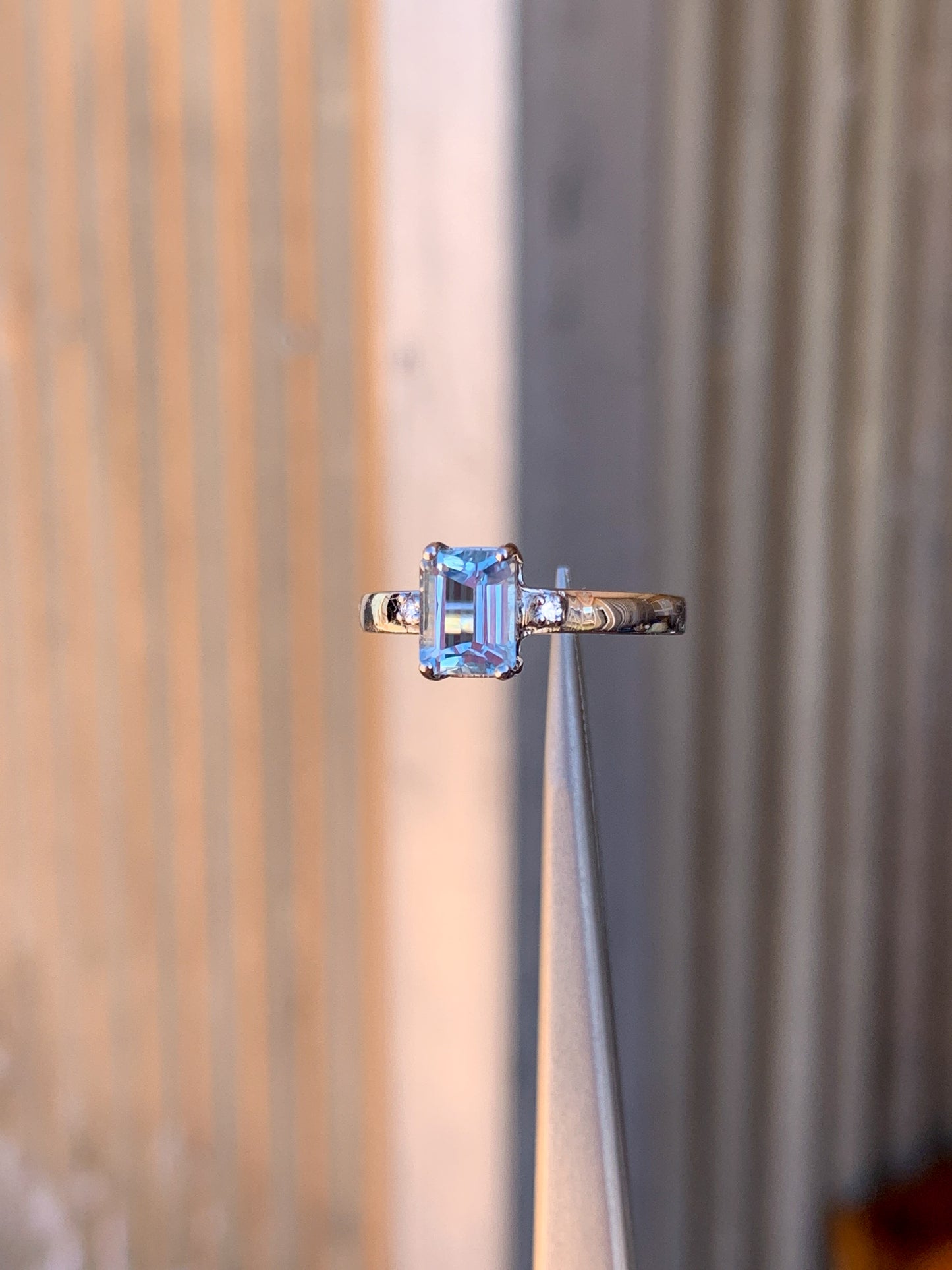 9k white gold Aquamarine & Diamonds - size 7