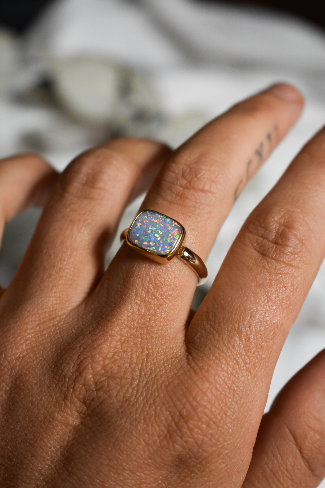 18K solid gold crystal Opal ring - size 7