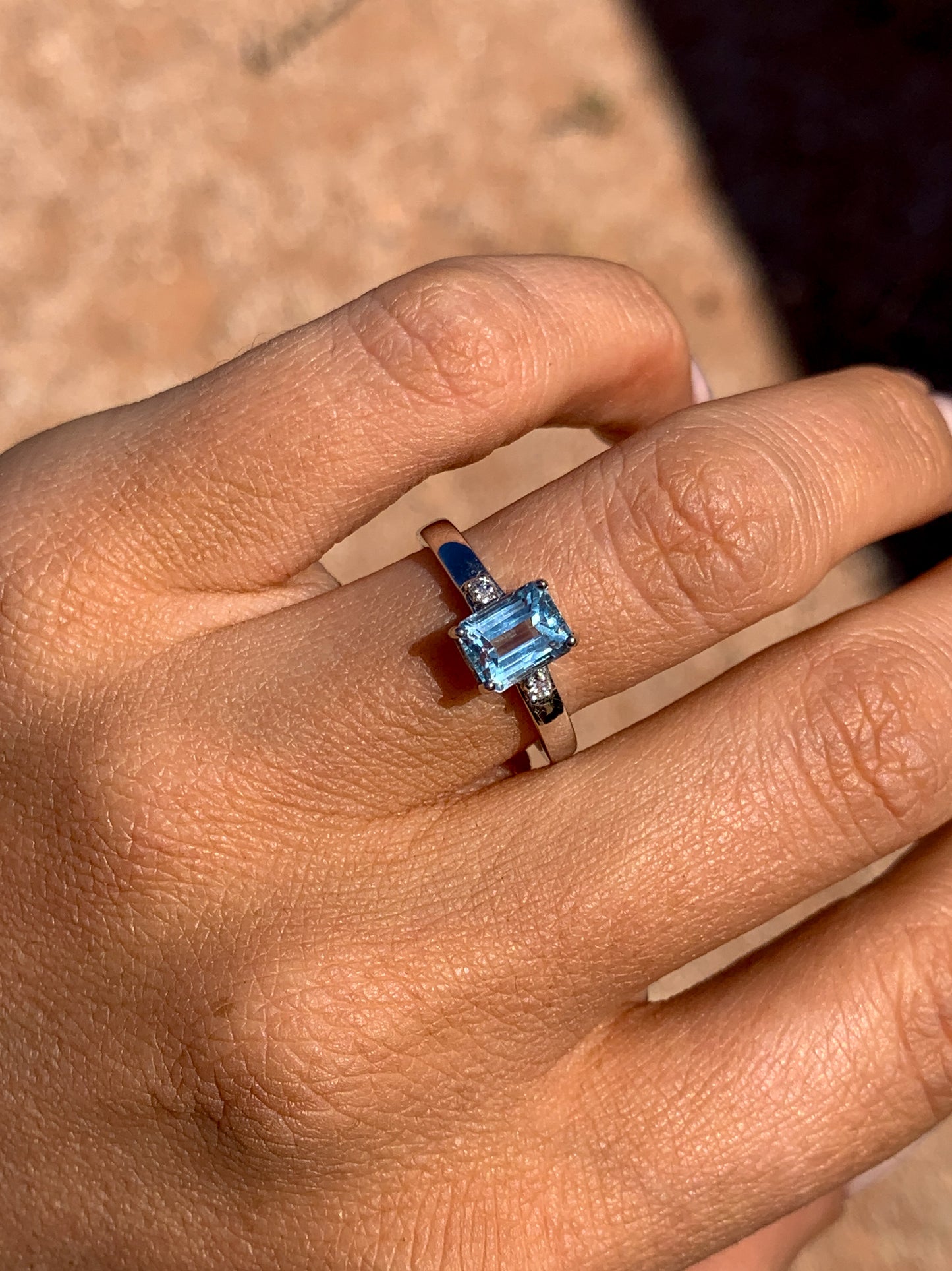 9k white gold Aquamarine & Diamonds - size 7