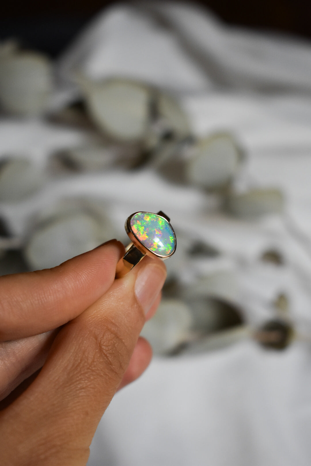 9K solid gold crystal Opal ring - size 8