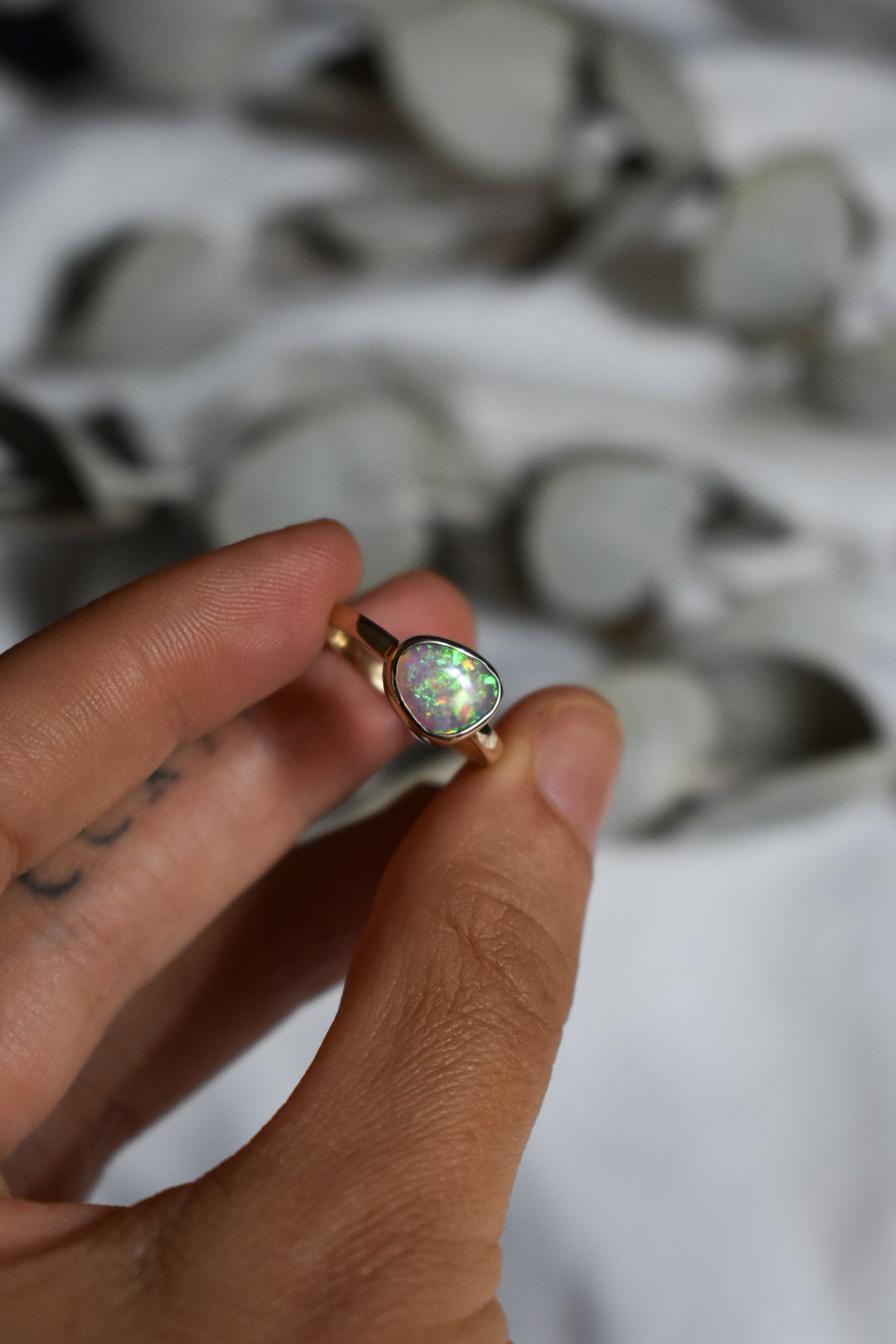 9K solid gold crystal Opal ring - size 7