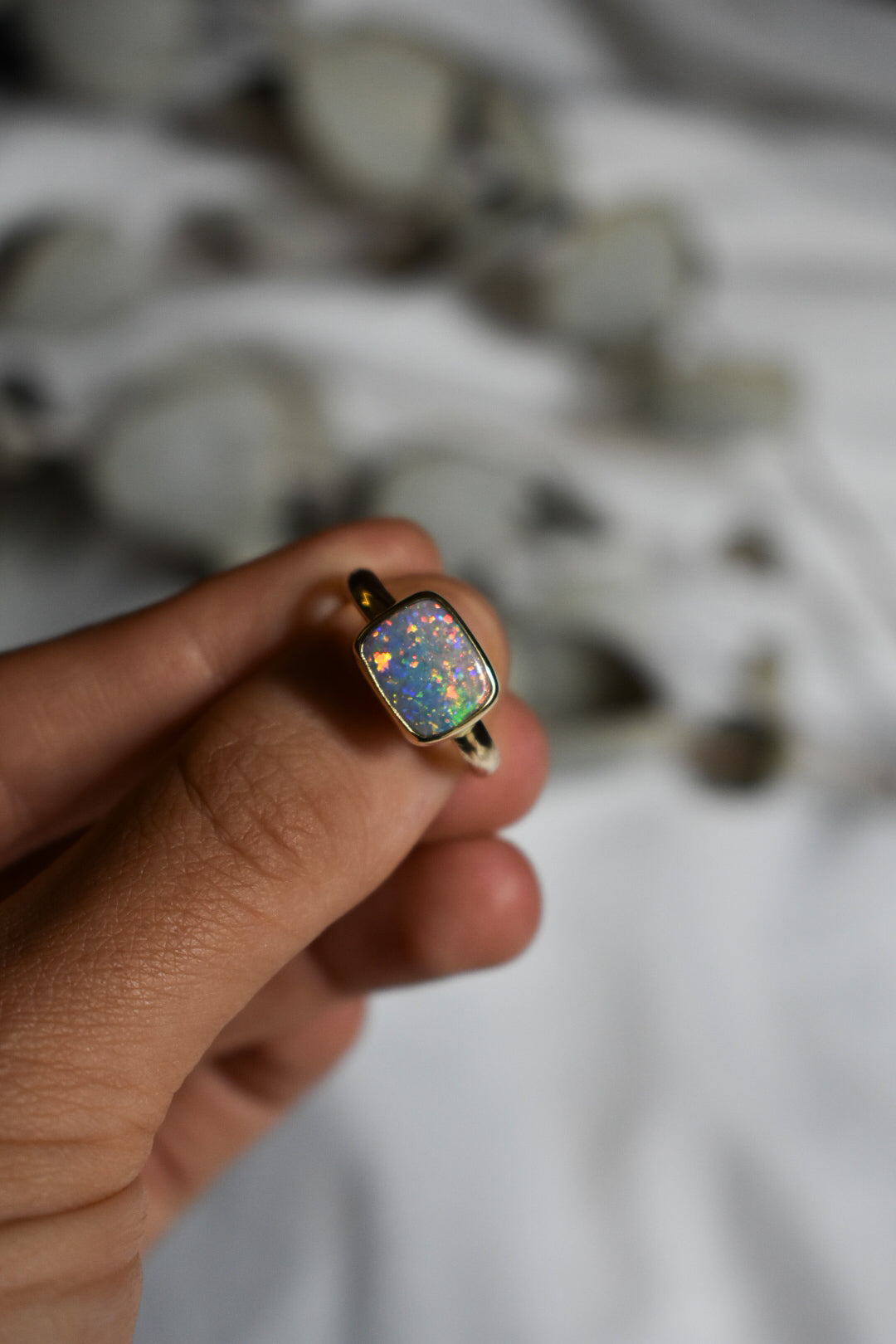 18K solid gold crystal Opal ring - size 7
