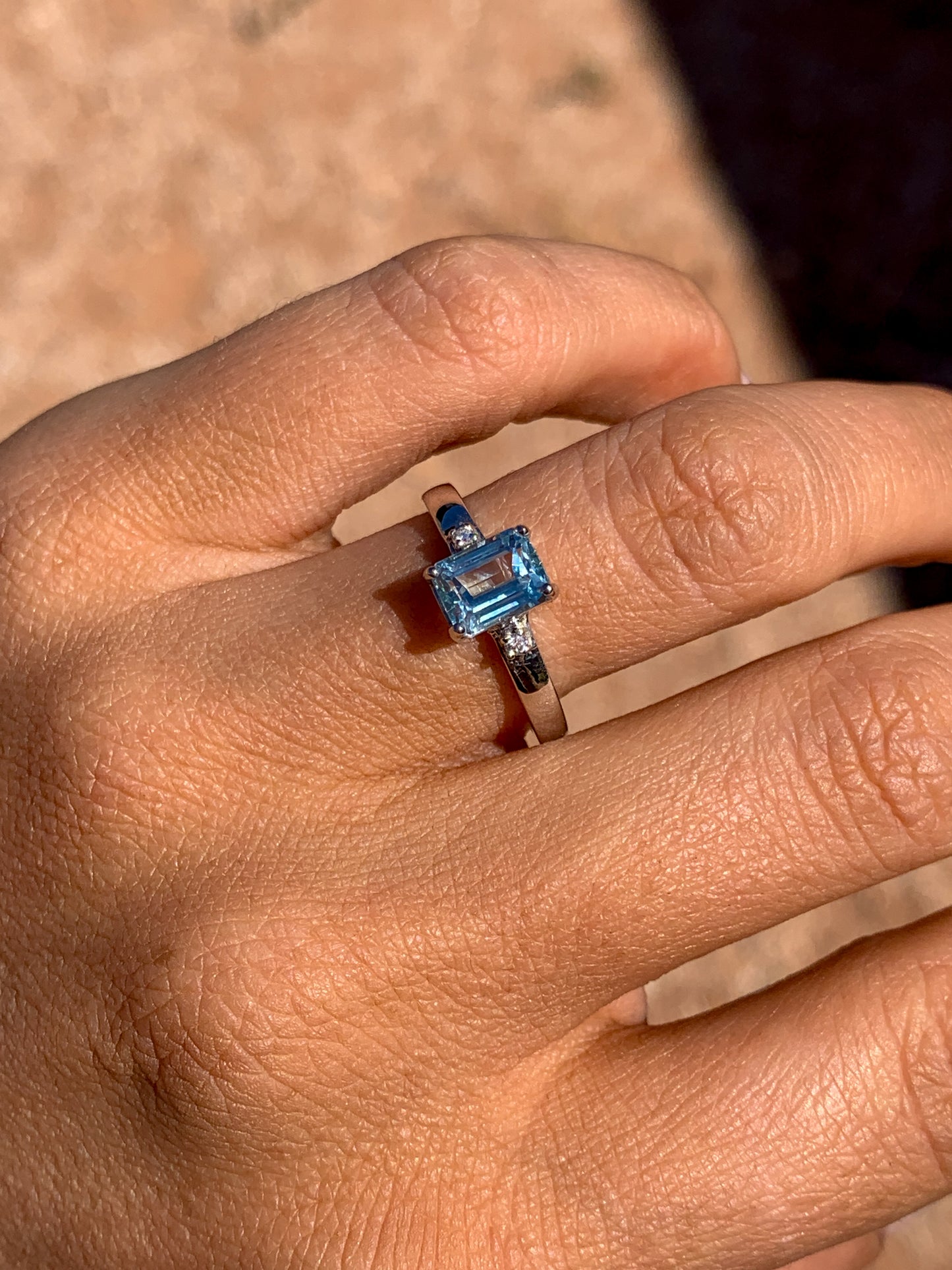 9k white gold Aquamarine & Diamonds - size 7