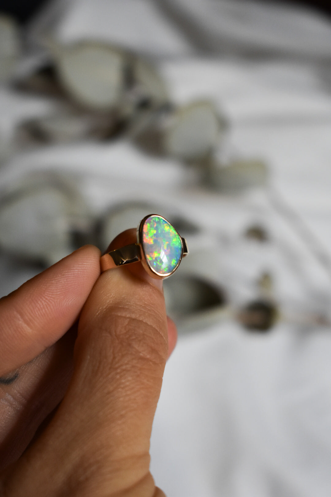9K solid gold crystal Opal ring - size 8