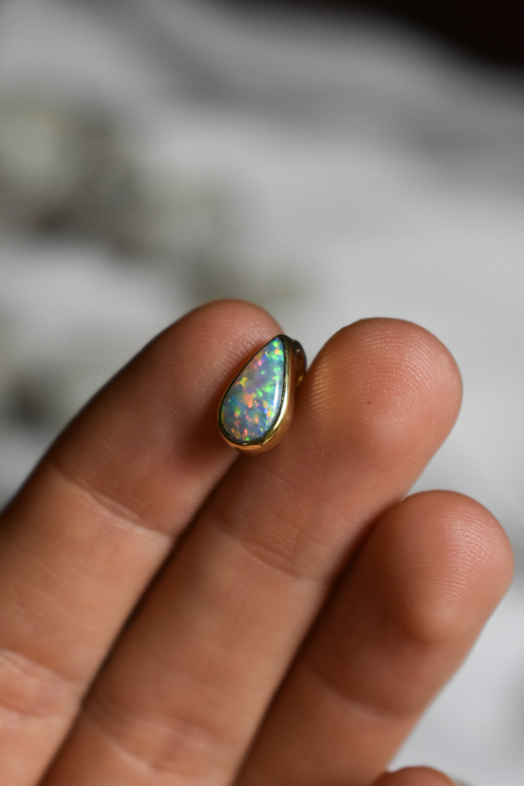 18k solid gold crystal opal pendant teardrop