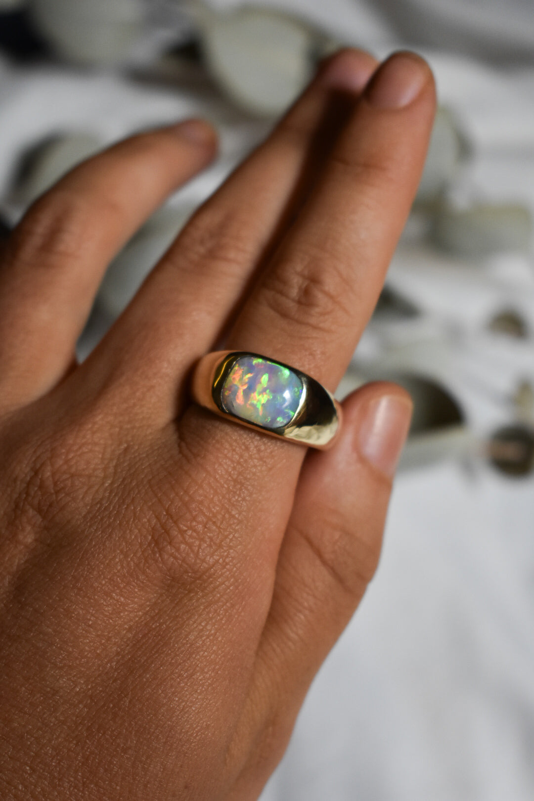 9K solid gold crystal Opal ring - size 11