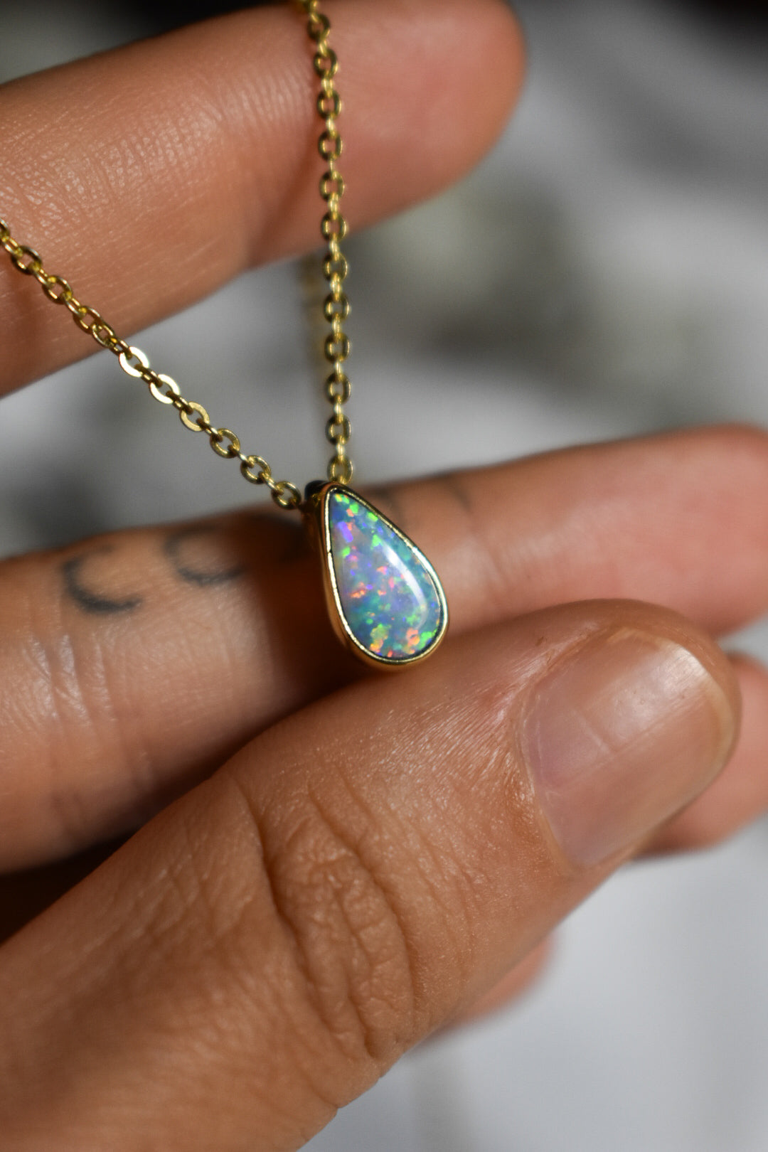 18k solid gold crystal opal pendant teardrop