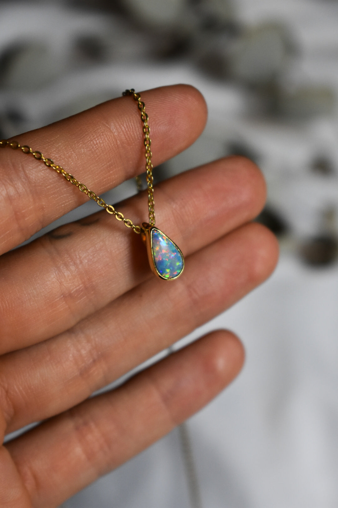 18k solid gold crystal opal pendant teardrop