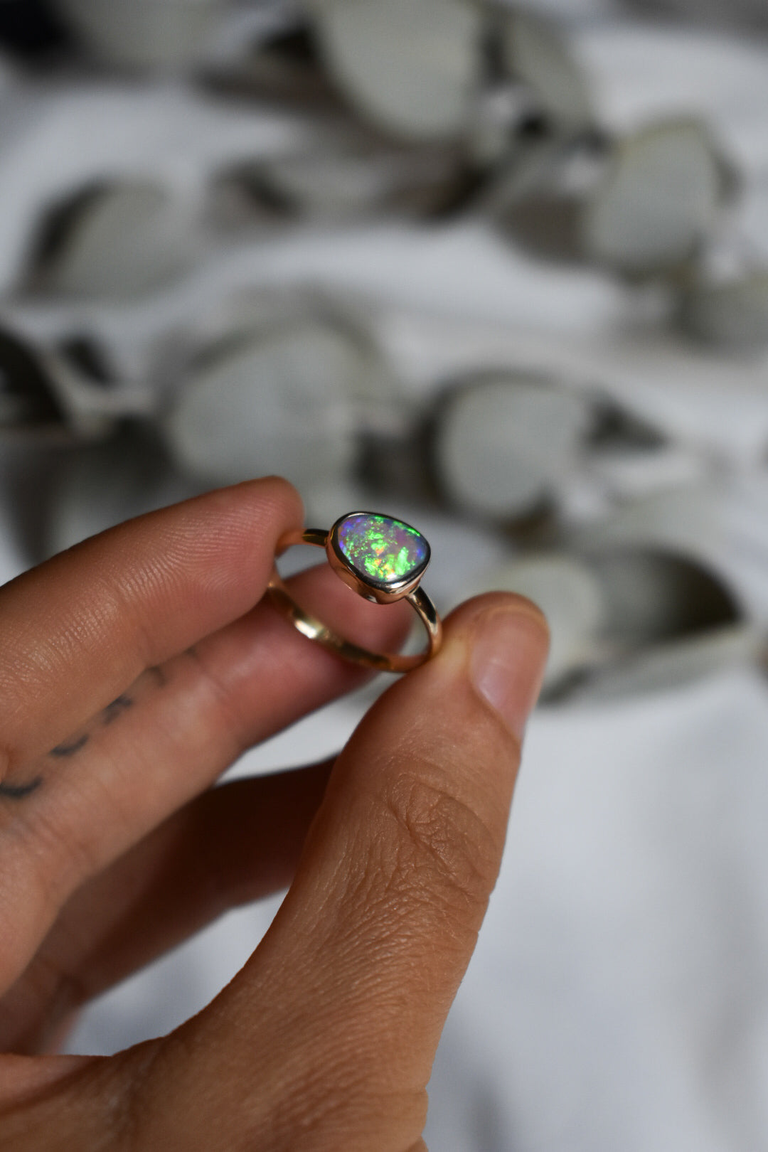 9K solid gold crystal Opal ring - size 7