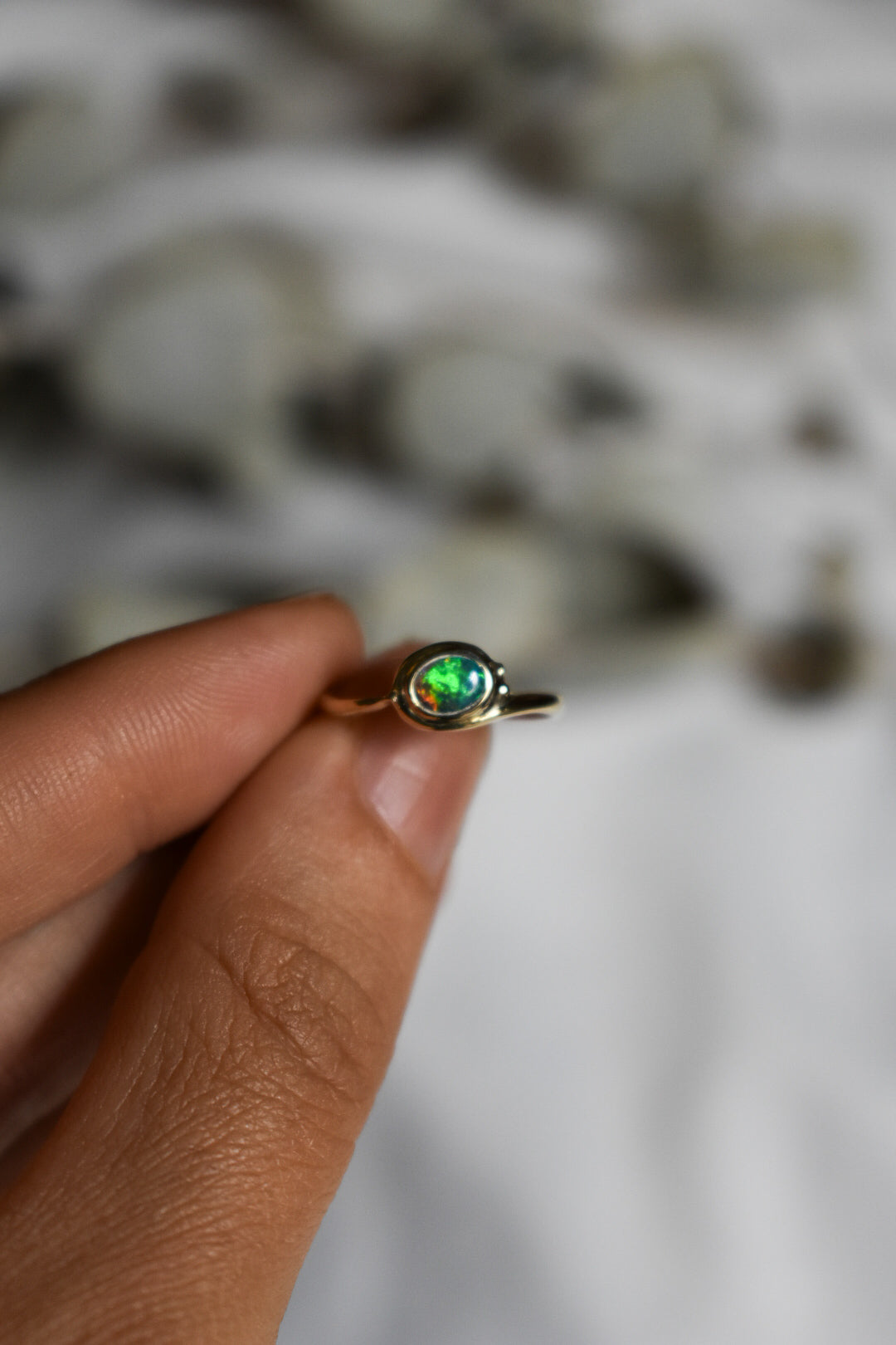 14K solid gold black Opal ring - size 5