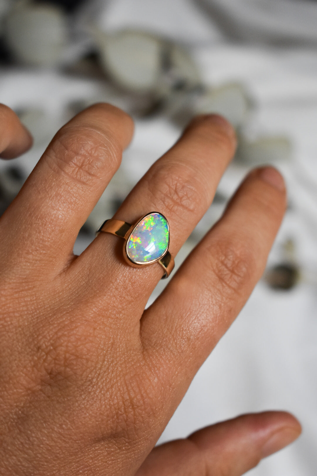 9K solid gold crystal Opal ring - size 8