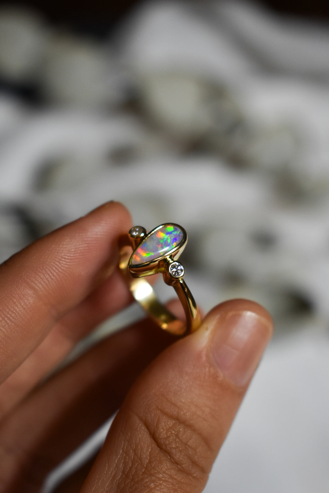 18K solid gold crystal Opal ring with diamonds - size 8