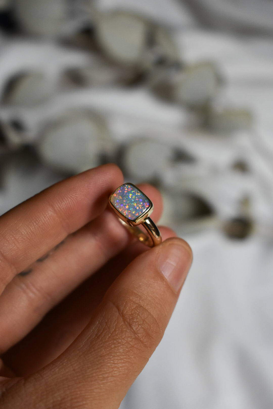 18K solid gold crystal Opal ring - size 7