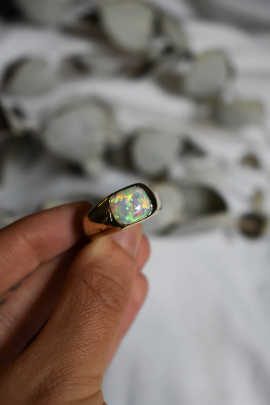 9K solid gold crystal Opal ring - size 11