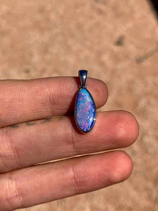18k white gold Boulder Opal pendant