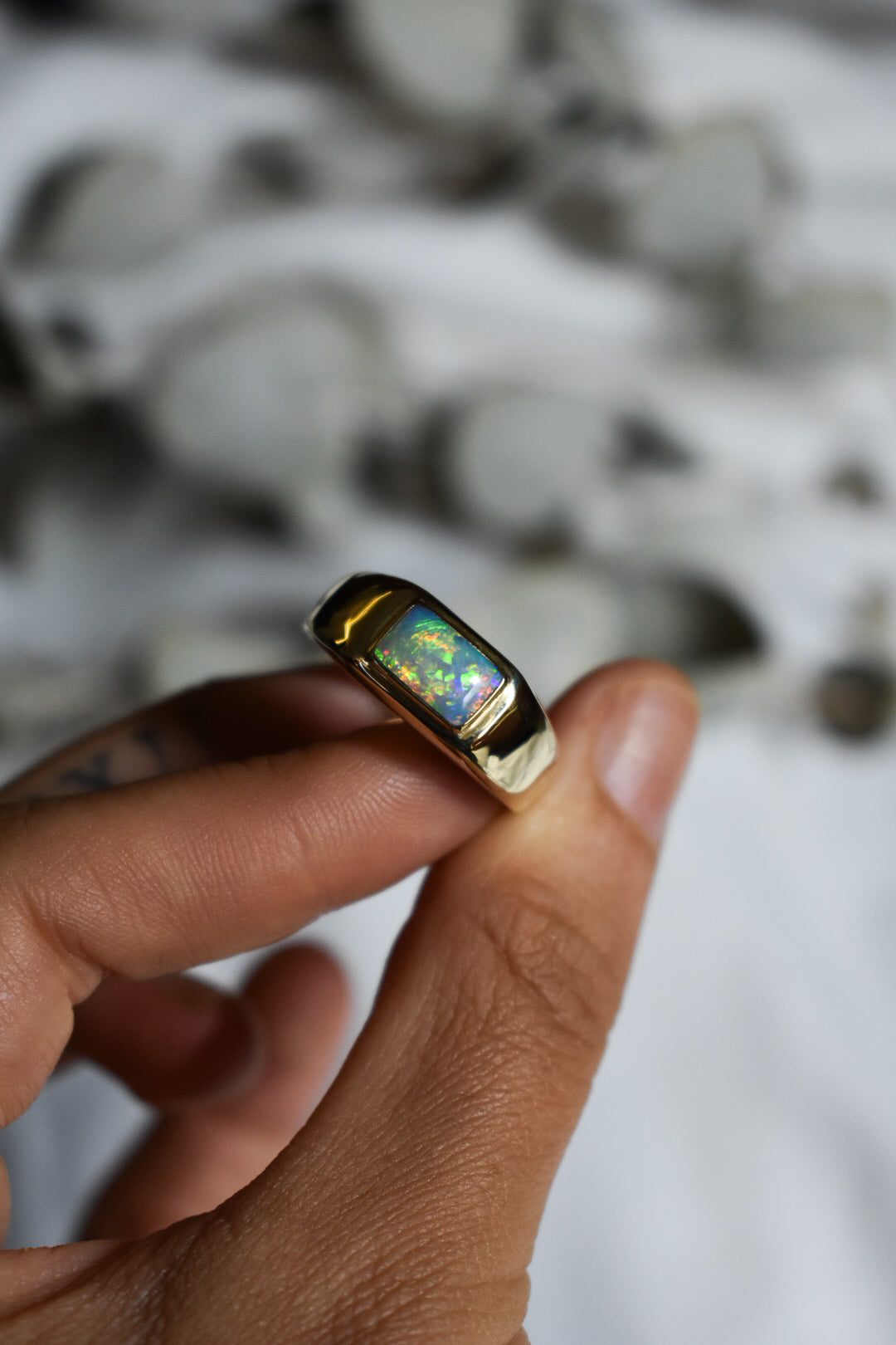 9K solid gold crystal Opal ring - size 10