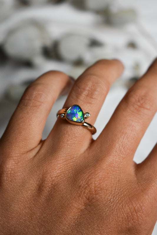9K solid gold crystal Opal ring with diamonds - size 7