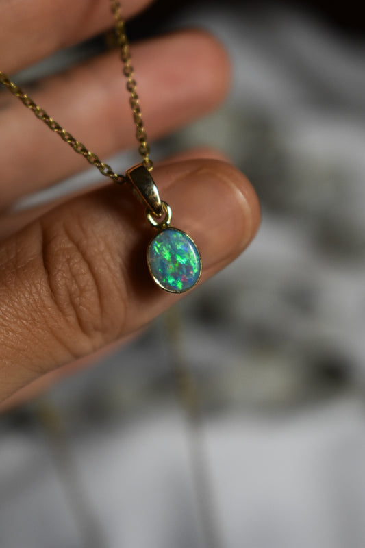 18k solid gold crystal opal pendant oval