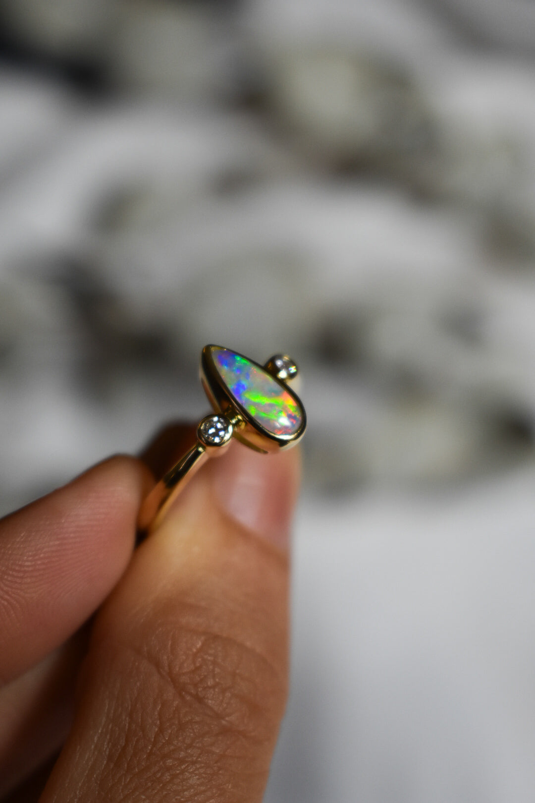 18K solid gold crystal Opal ring with diamonds - size 8