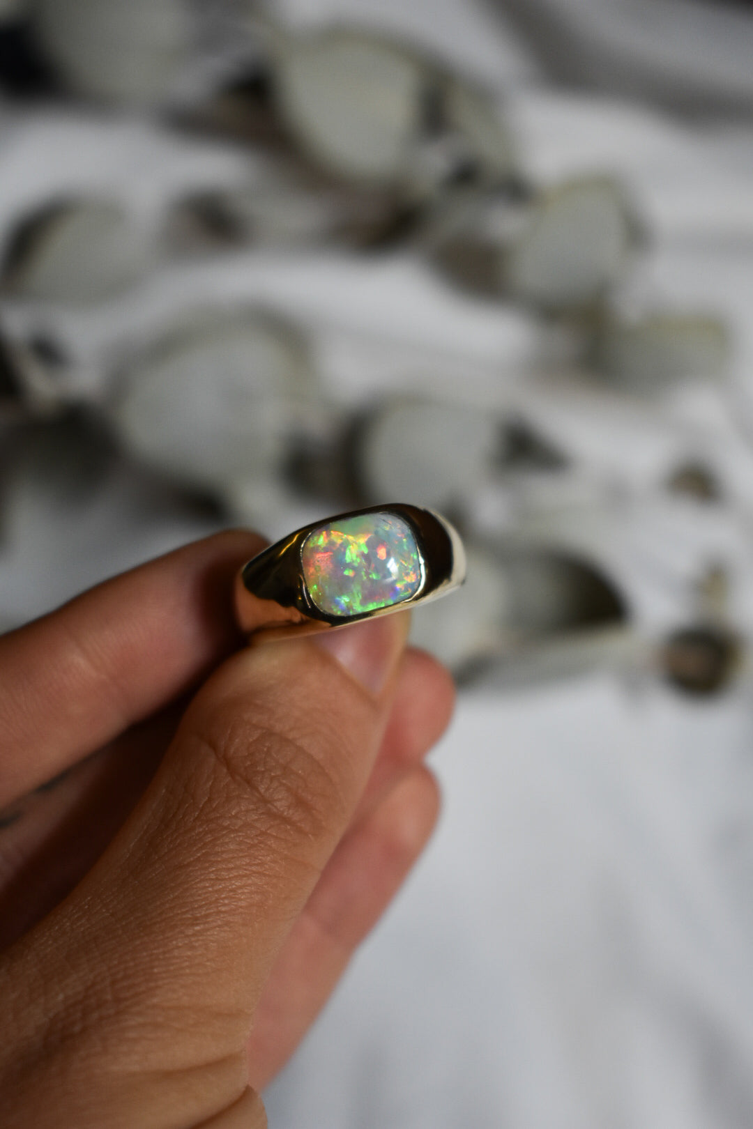 9K solid gold crystal Opal ring - size 11
