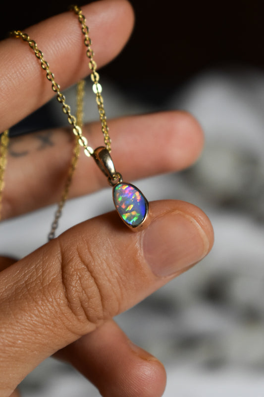 18k solid gold crystal opal pendant