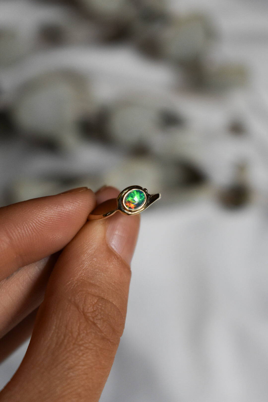 14K solid gold black Opal ring - size 5