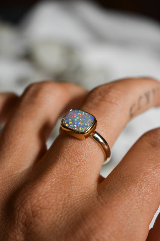 18K solid gold crystal Opal ring - size 7