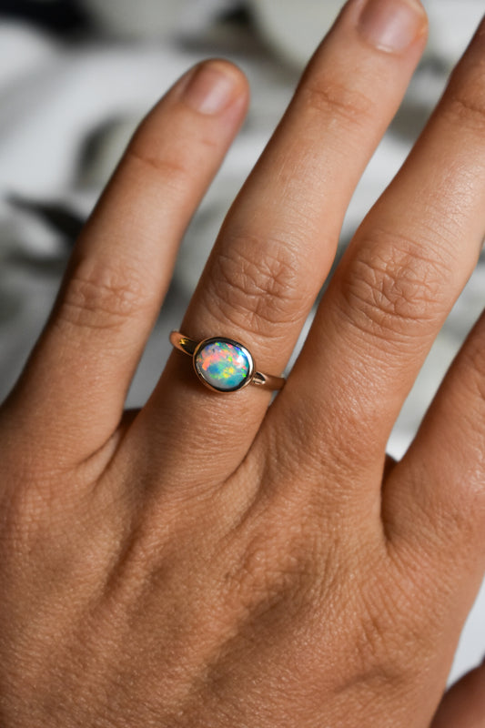 9K solid gold crystal Opal ring - size 5