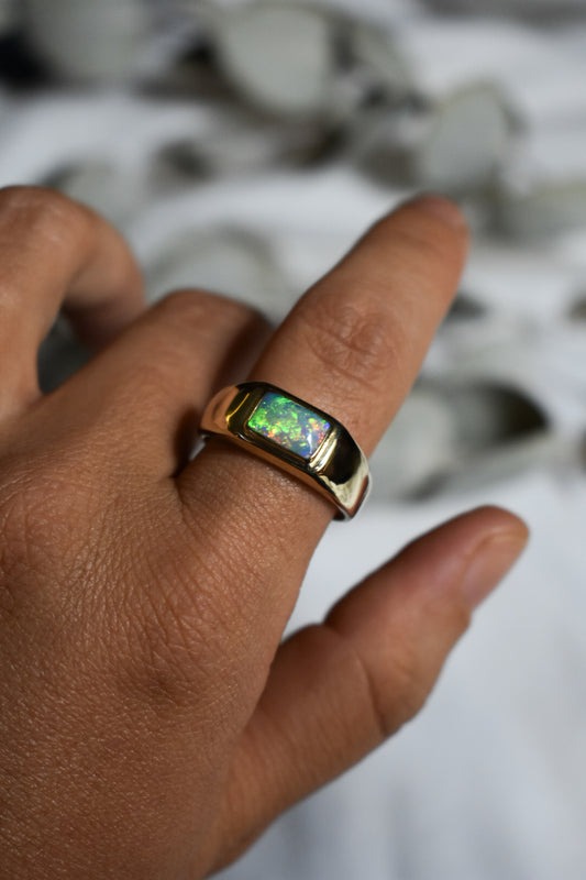 9K solid gold crystal Opal ring - size 10