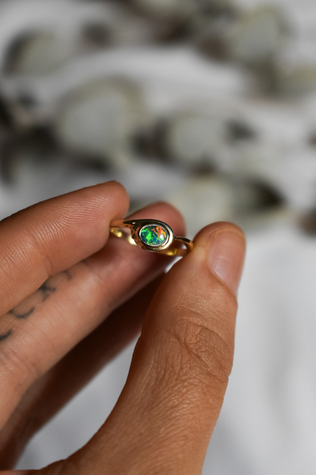 14K solid gold black Opal ring - size 5