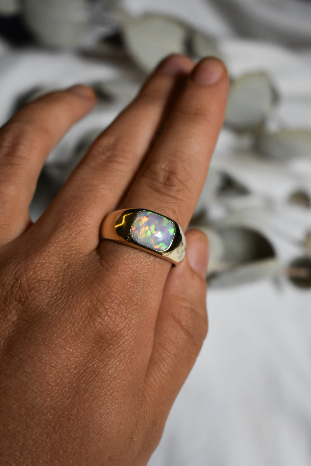 9K solid gold crystal Opal ring - size 11